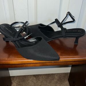 Anne Klein Kittie Heals